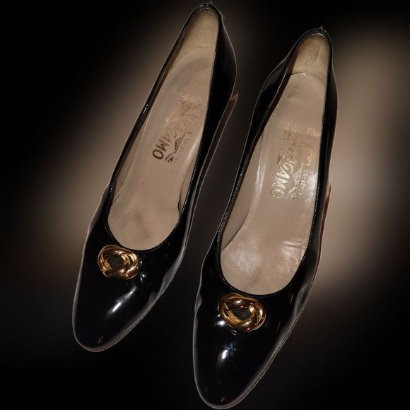 Salvatore Ferragamo Barbie Black Shiny Pumps with Gold Decal Women's 7.5 - Picture 2 of 10
